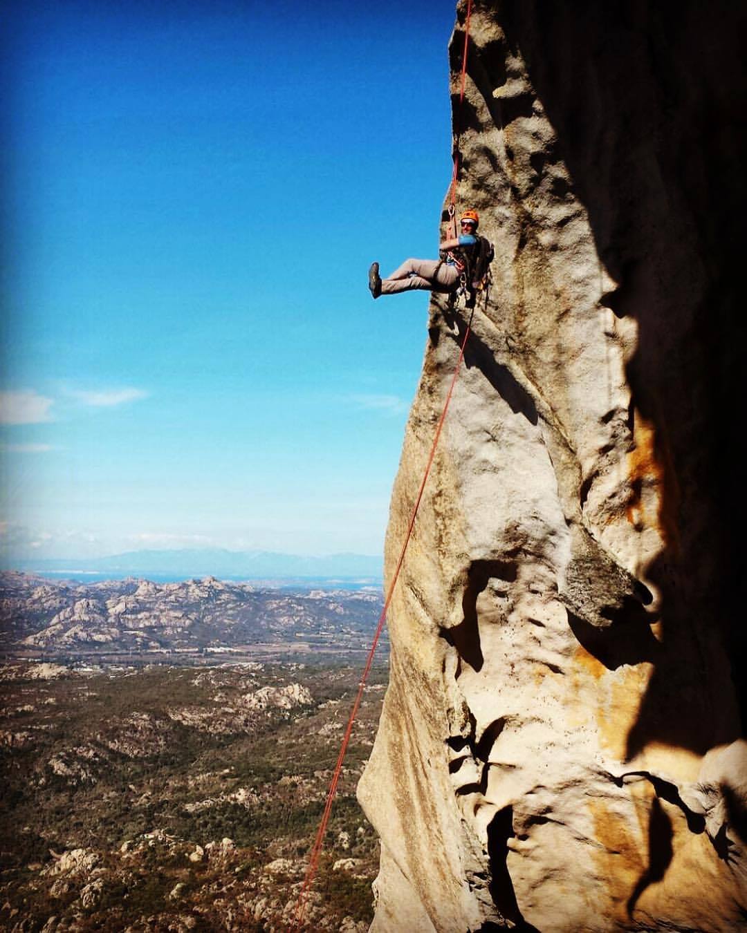 Da San Pantaleo: Trekking a Scala ’Mpedrada – Escursione tra le rocce della Gallura — photo 2