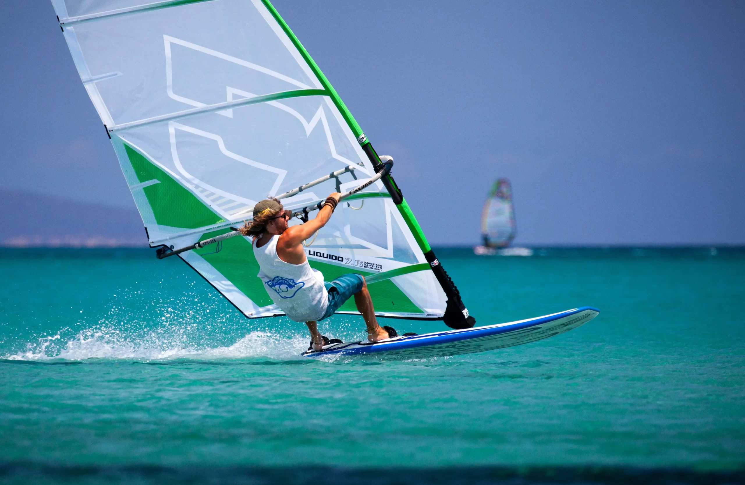 Impara le Basi del Windsurf nella Spiaggia di Marinella — photo 2