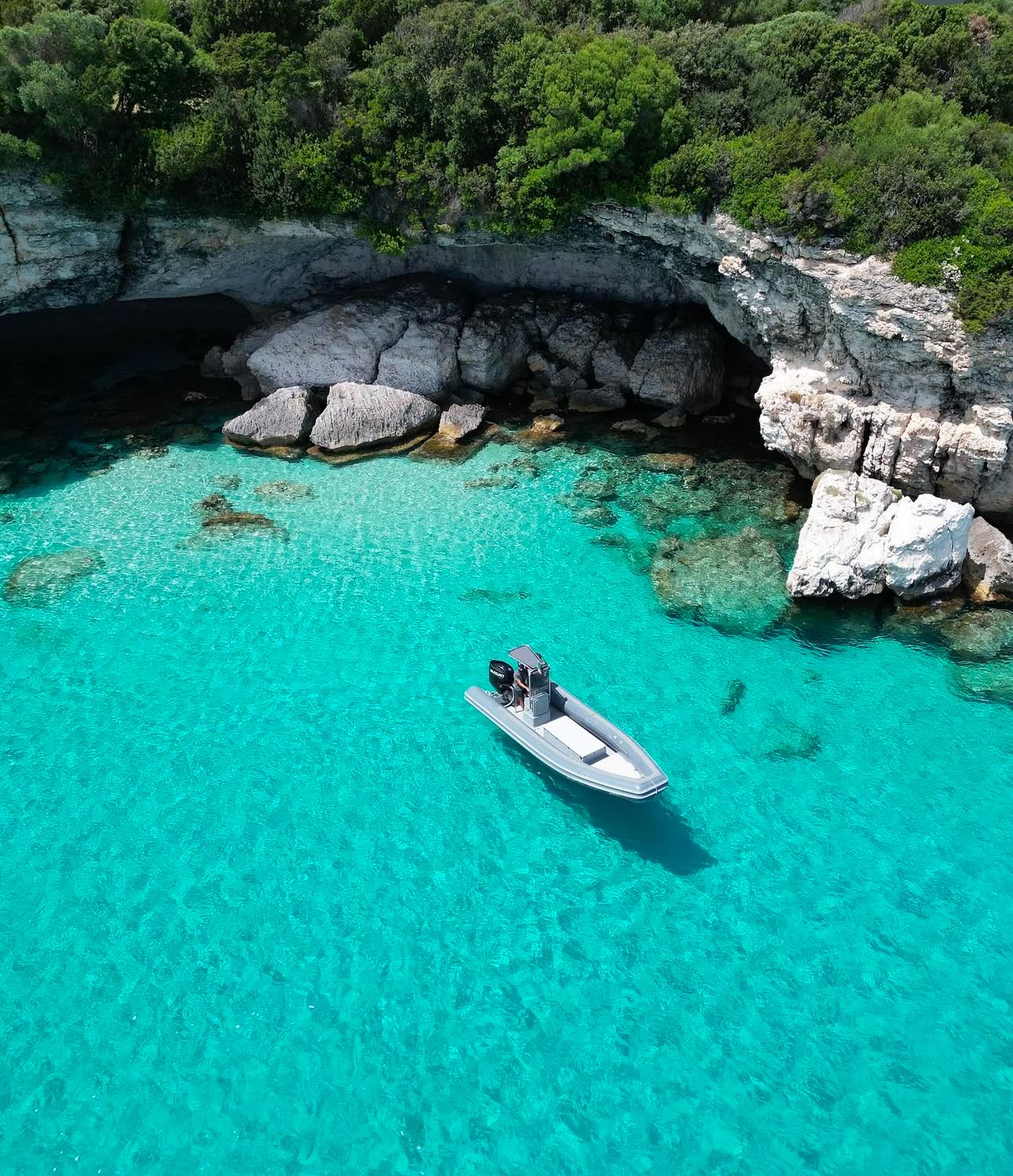 Da La Maddalena: Noleggio gommone 6,25 senza patente – Libertà totale in mare — photo 1